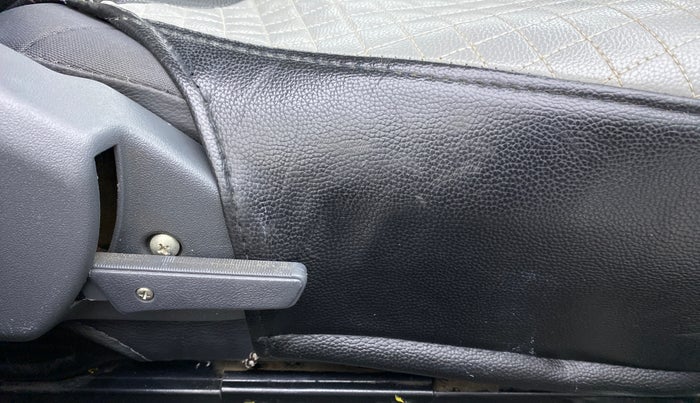 2019 Maruti Alto 800 LXI, Petrol, Manual, 63,389 km, Driver Side Adjustment Panel