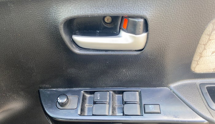 2018 Maruti Wagon R 1.0 VXI+ (O) MT, Petrol, Manual, 94,051 km, Driver Side Door Panels Control