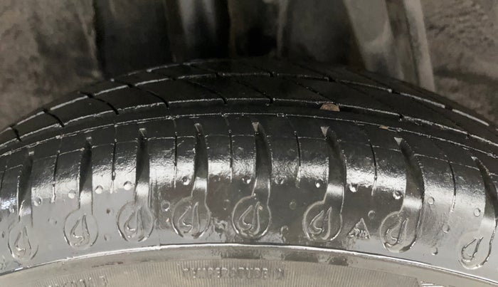 2021 Renault Kwid RXT 1.0 AMT (O), Petrol, Automatic, 61,343 km, Right Rear Tyre Tread