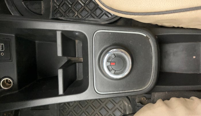 2021 Renault Kwid RXT 1.0 AMT (O), Petrol, Automatic, 61,343 km, Gear Lever