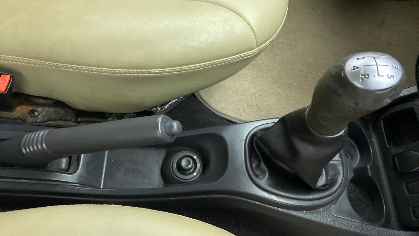 2015 Renault Duster RXL PETROL 104, Petrol, Manual, 29,530 km, Gear Lever