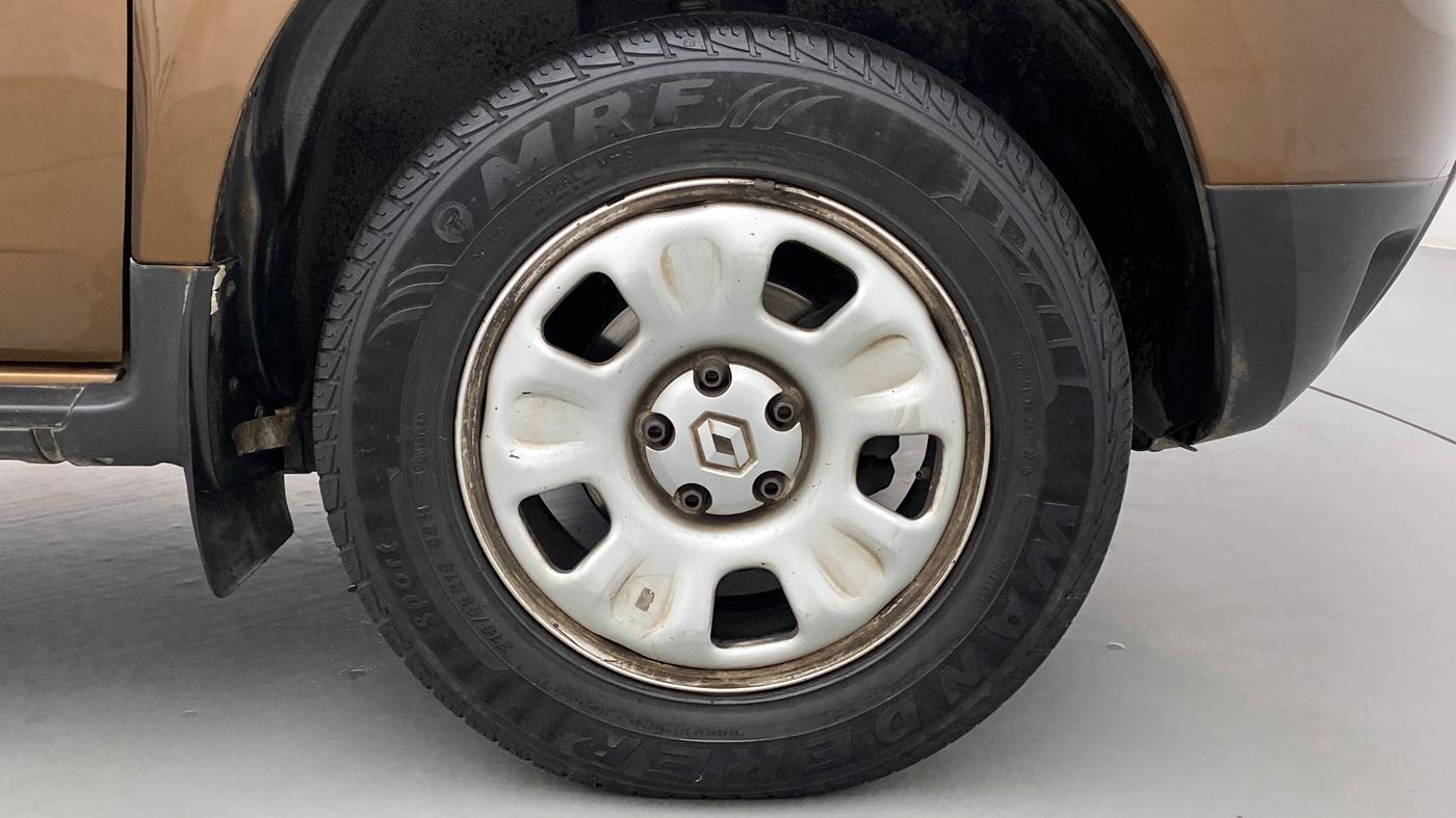 2015 Renault Duster RXL PETROL 104, Petrol, Manual, 29,530 km, Right Front Wheel