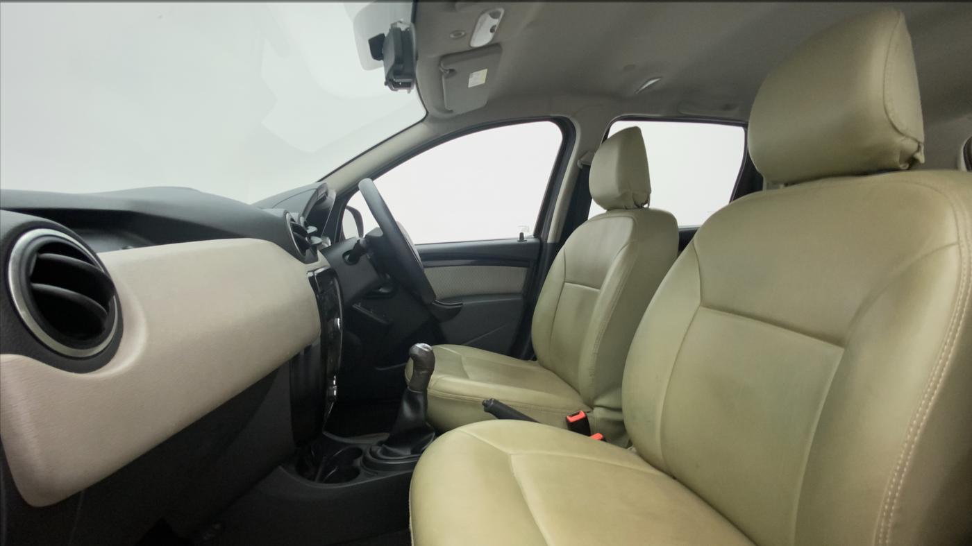 2015 Renault Duster RXL PETROL 104, Petrol, Manual, 29,530 km, Right Side Front Door Cabin