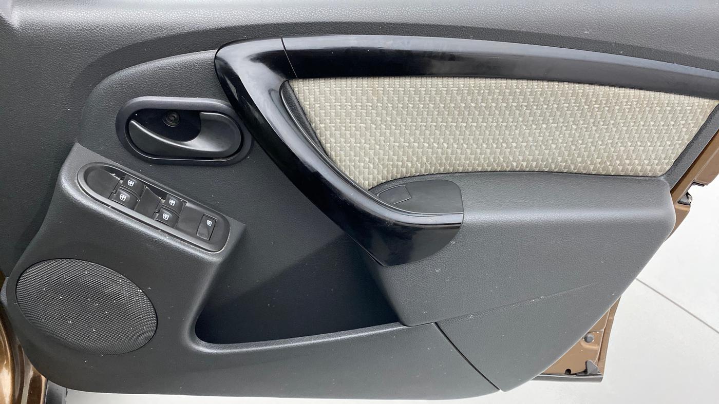 2015 Renault Duster RXL PETROL 104, Petrol, Manual, 29,530 km, Driver Side Door Panels Control