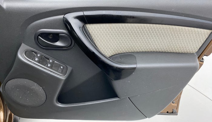2015 Renault Duster RXL PETROL 104, Petrol, Manual, 29,530 km, Driver Side Door Panels Control