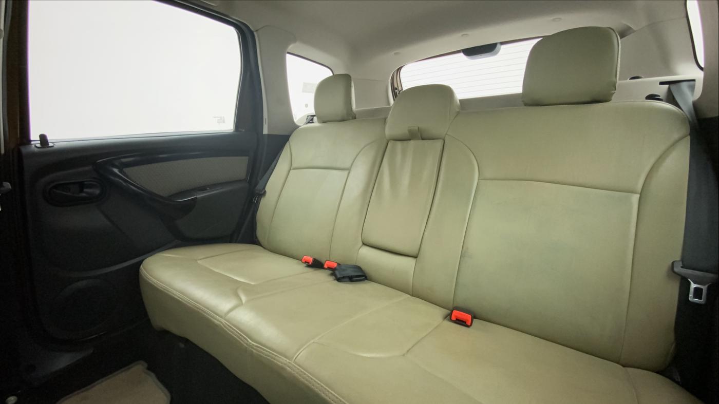 2015 Renault Duster RXL PETROL 104, Petrol, Manual, 29,530 km, Right Side Rear Door Cabin