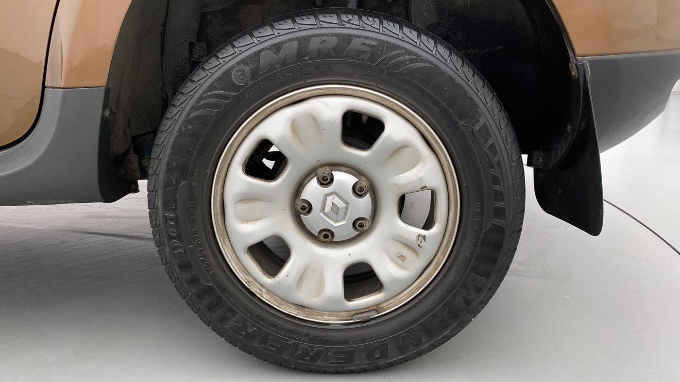 2015 Renault Duster RXL PETROL 104, Petrol, Manual, 29,530 km, Left Rear Wheel