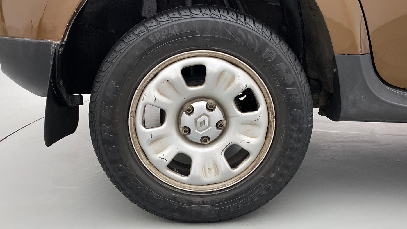 2015 Renault Duster RXL PETROL 104, Petrol, Manual, 29,530 km, Right Rear Wheel