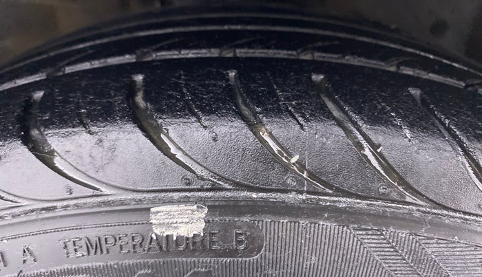 2017 Ford New Figo 1.2 TITANIUM, Petrol, Manual, 39,265 km, Right Front Tyre Tread