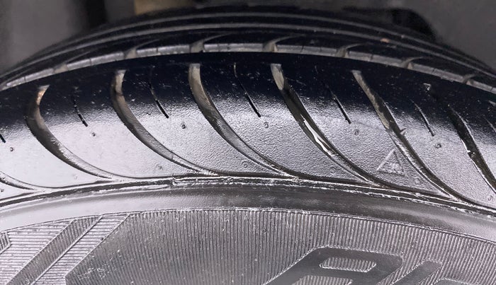 2017 Ford New Figo 1.2 TITANIUM, Petrol, Manual, 39,265 km, Right Rear Tyre Tread