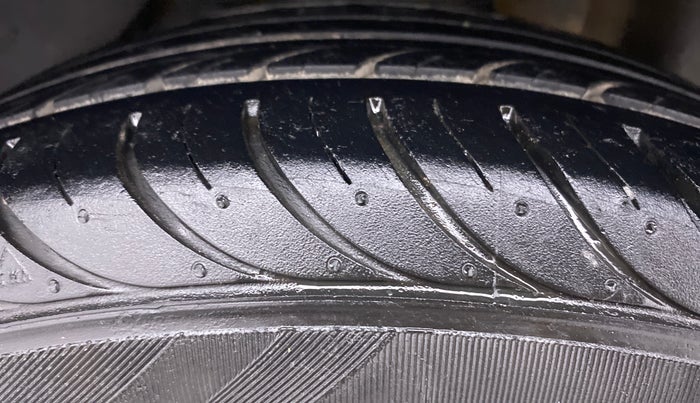 2017 Ford New Figo 1.2 TITANIUM, Petrol, Manual, 39,265 km, Left Rear Tyre Tread