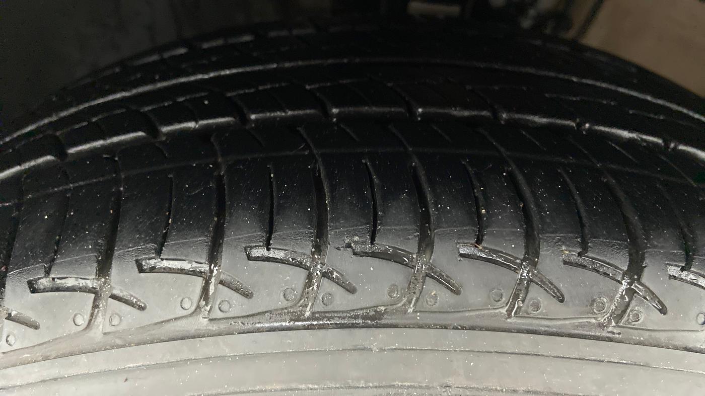 2020 Skoda Rapid 1.0 AMBITION TSI AT, Petrol, Automatic, 10,713 km, Left Front Tyre Tread