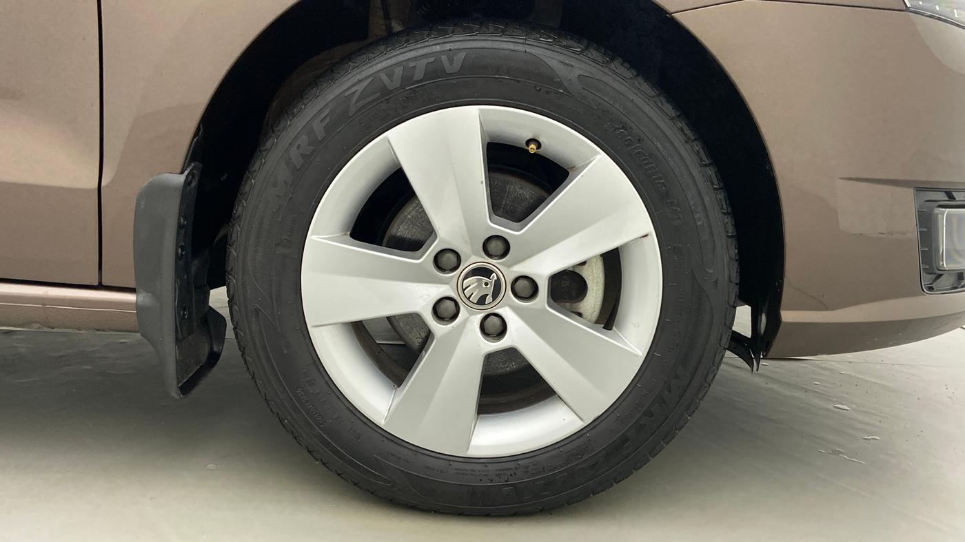 2020 Skoda Rapid 1.0 AMBITION TSI AT, Petrol, Automatic, 10,713 km, Right Front Wheel