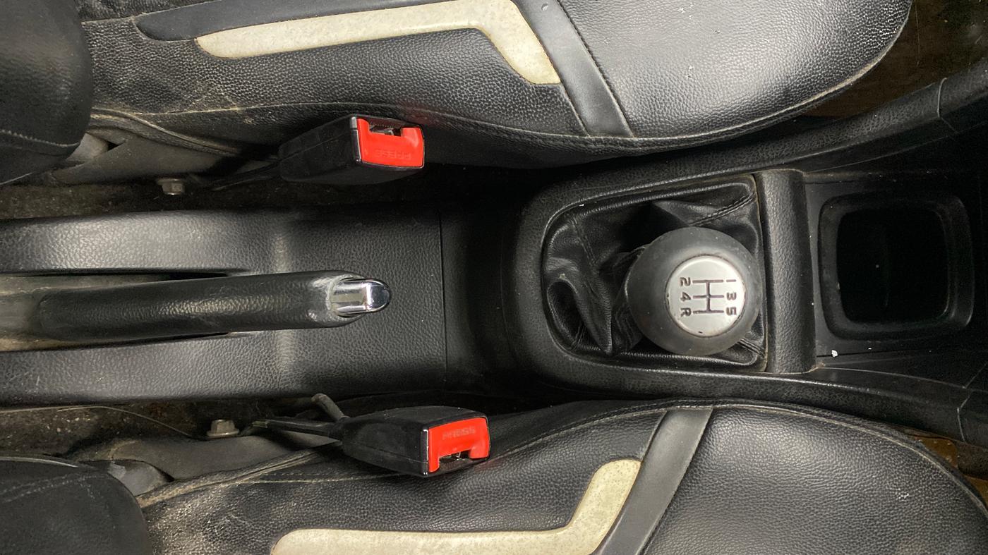 2014 Maruti Swift VXI, Petrol, Manual, 52,514 km, Gear Lever
