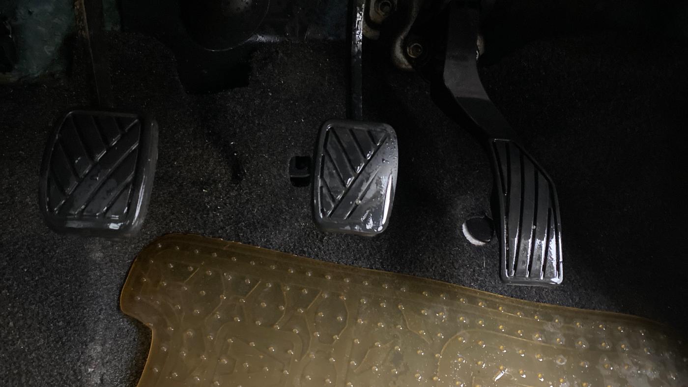 2014 Maruti Swift VXI, Petrol, Manual, 52,514 km, Pedals