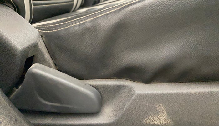 2016 Renault Kwid RXL, Petrol, Manual, 66,038 km, Driver Side Adjustment Panel