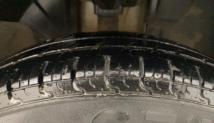 2016 Renault Kwid RXL, Petrol, Manual, 66,038 km, Right Front Tyre Tread