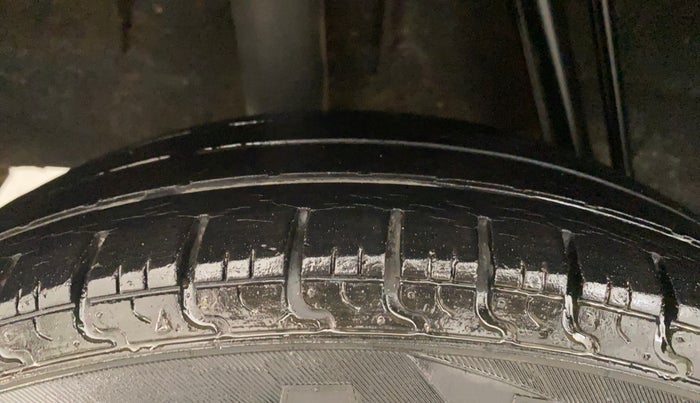 2016 Renault Kwid RXL, Petrol, Manual, 66,038 km, Right Rear Tyre Tread