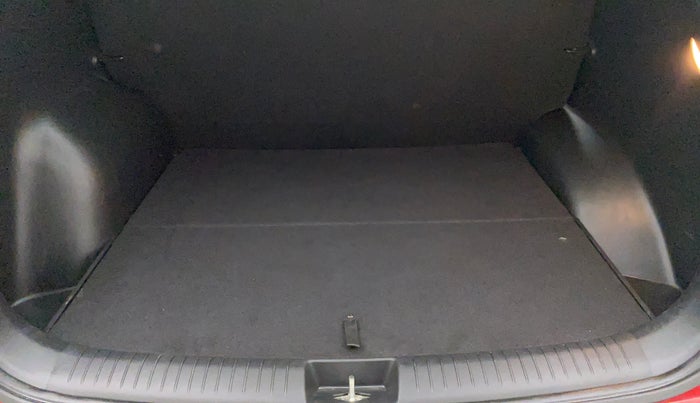 2017 Hyundai Creta E PLUS 1.6 PETROL, Petrol, Manual, 62,559 km, Boot Inside