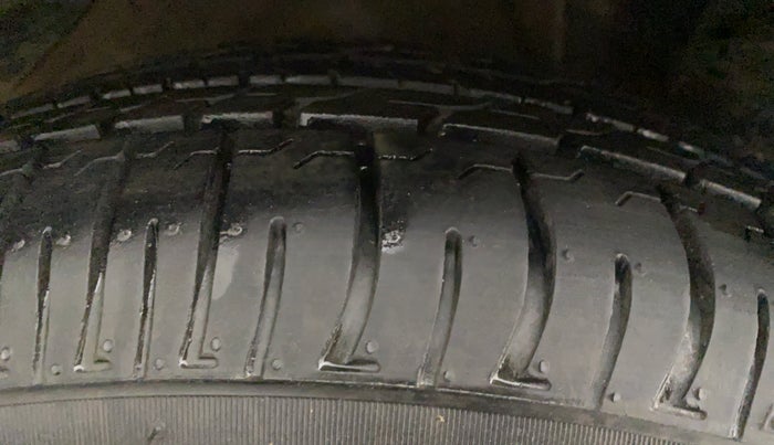 2017 Hyundai Creta E PLUS 1.6 PETROL, Petrol, Manual, 62,559 km, Left Rear Tyre Tread