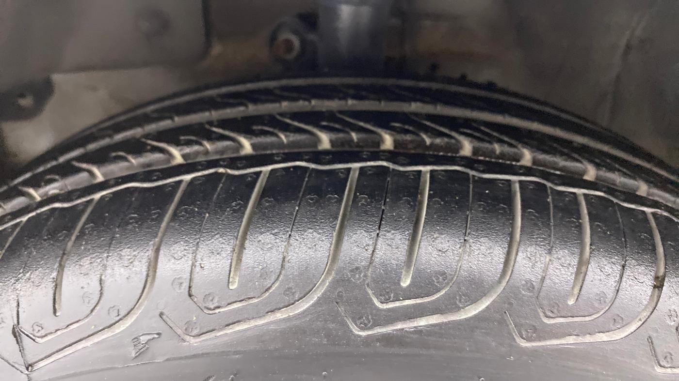 2018 Honda Brio S(O) MT, CNG, Manual, 90,872 km, Left Front Tyre Tread