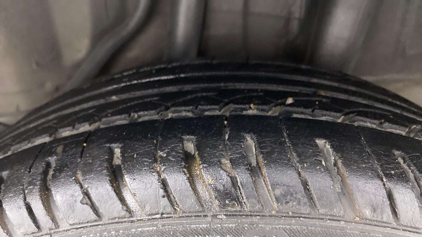 2018 Honda Brio S(O) MT, CNG, Manual, 90,872 km, Left Rear Tyre Tread