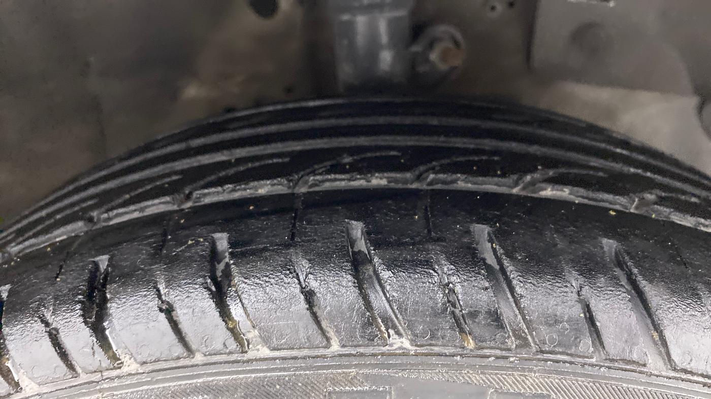 2018 Honda Brio S(O) MT, CNG, Manual, 90,872 km, Right Front Tyre Tread
