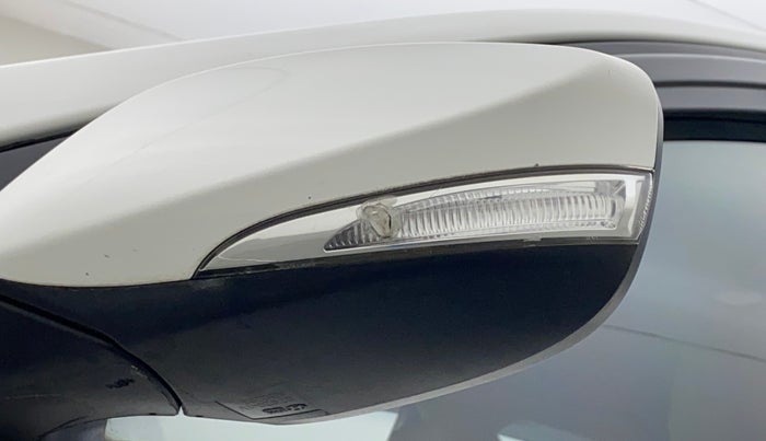 2017 Hyundai Verna FLUIDIC 4S 1.4 VTVT, Petrol, Manual, 27,636 km, Left rear-view mirror - Indicator light has minor damage