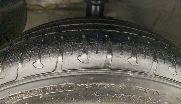 2014 Hyundai Grand i10 MAGNA 1.2 KAPPA VTVT, Petrol, Manual, 5,213 km, Left Front Tyre Tread