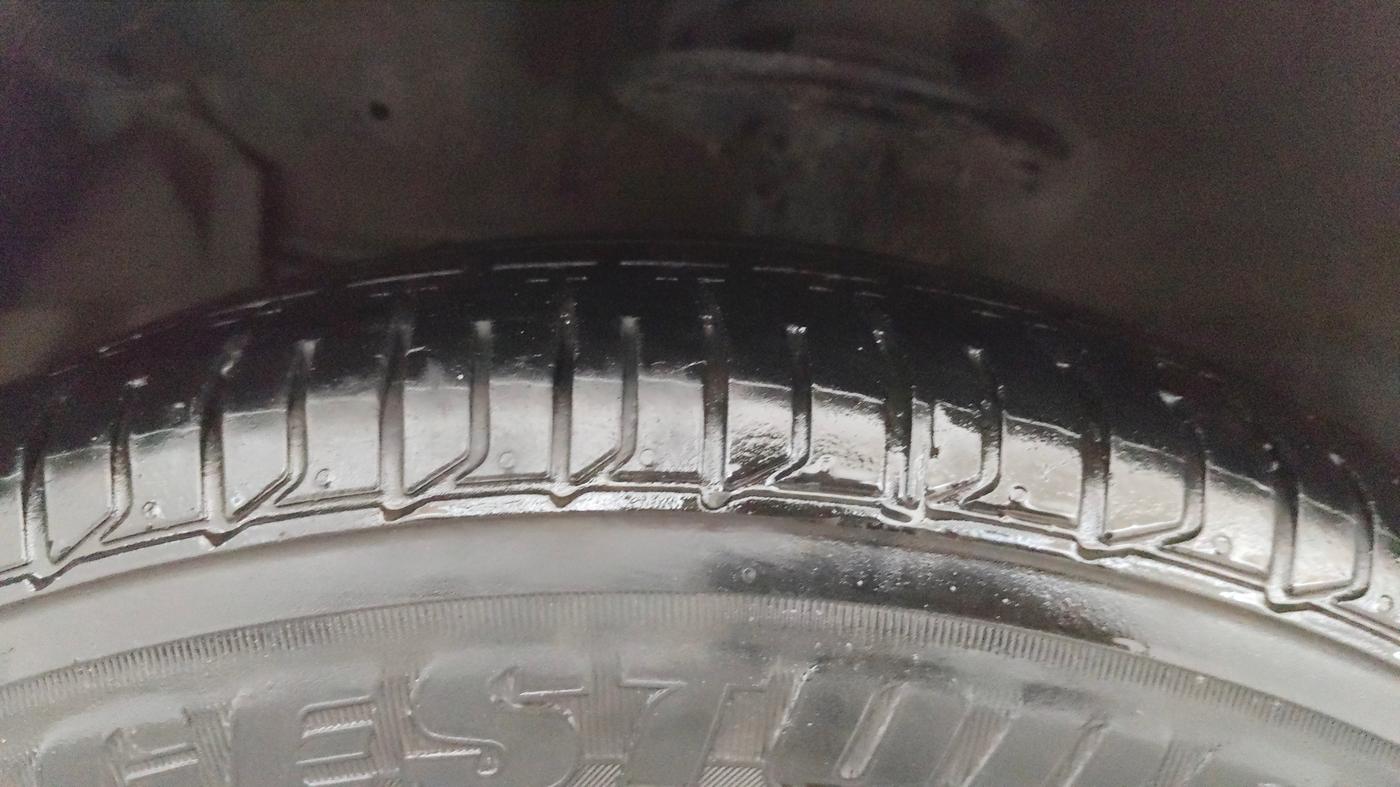 2018 Maruti Ciaz DELTA 1.5 SHVS MT PETROL, Petrol, Manual, 1,03,692 km, Left Front Tyre Tread