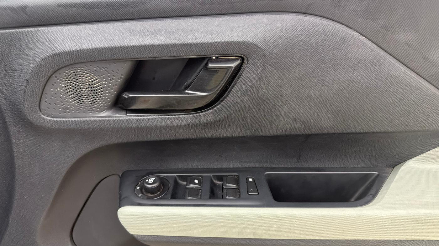 2025 Tata PUNCH Adventure (S) iCNG, CNG, Manual, 4,858 km, Driver Side Door Panels Control