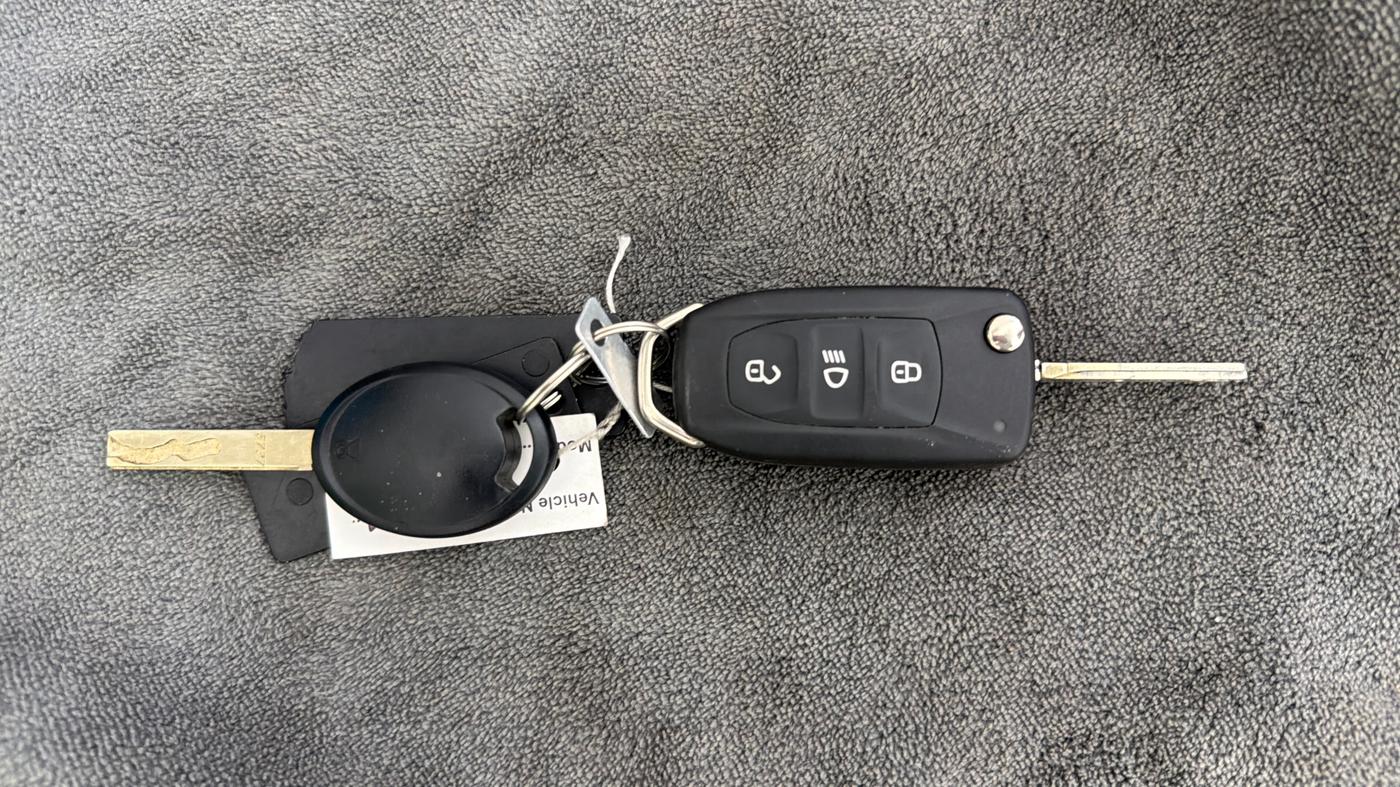 2025 Tata PUNCH Adventure (S) iCNG, CNG, Manual, 4,858 km, Key Close Up