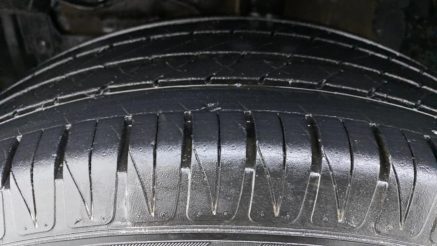 2020 Maruti Vitara Brezza ZXI +, Petrol, Manual, 25,486 km, Left Front Tyre Tread