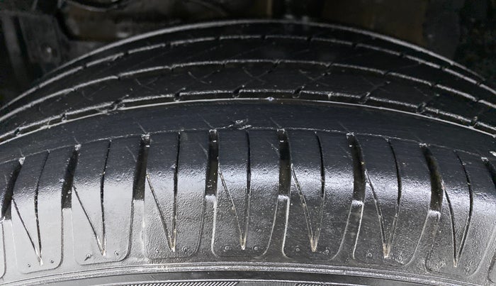2020 Maruti Vitara Brezza ZXI +, Petrol, Manual, 25,486 km, Left Front Tyre Tread