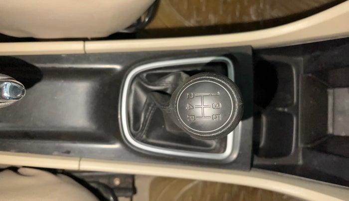 2016 Maruti Ciaz ZXI, Petrol, Manual, 85,653 km, Gear Lever