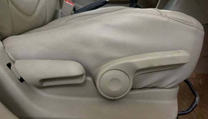 2016 Maruti Ciaz ZXI, Petrol, Manual, 85,653 km, Driver Side Adjustment Panel