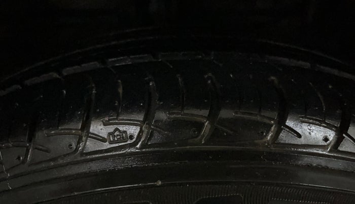 2016 Maruti Ciaz ZXI, Petrol, Manual, 85,653 km, Right Front Tyre Tread