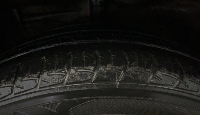2016 Maruti Ciaz ZXI, Petrol, Manual, 85,653 km, Left Front Tyre Tread