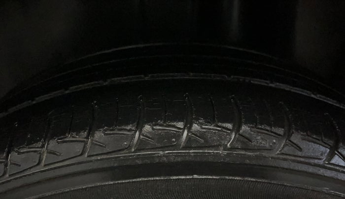 2016 Maruti Ciaz ZXI, Petrol, Manual, 85,653 km, Left Rear Tyre Tread