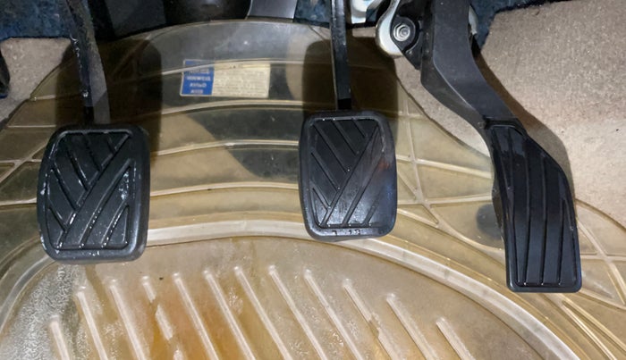 2016 Maruti Ciaz ZXI, Petrol, Manual, 85,653 km, Pedals