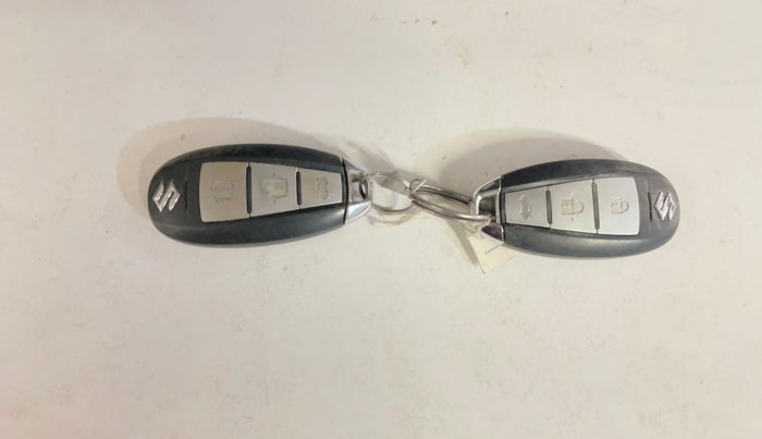 2016 Maruti Ciaz ZXI, Petrol, Manual, 85,653 km, Key Close Up