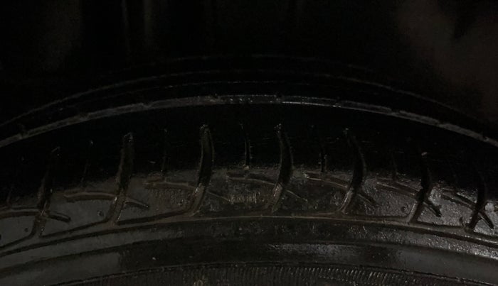 2016 Maruti Ciaz ZXI, Petrol, Manual, 85,653 km, Right Rear Tyre Tread