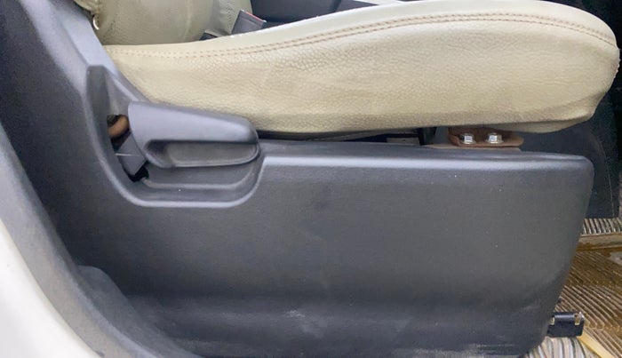 2014 Maruti Wagon R 1.0 LXI CNG, CNG, Manual, 94,432 km, Driver Side Adjustment Panel