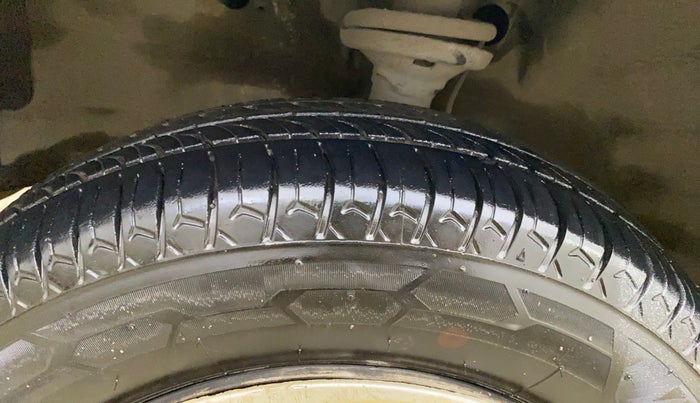 2014 Maruti Wagon R 1.0 LXI CNG, CNG, Manual, 94,432 km, Left Front Tyre Tread