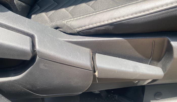 2022 Nissan MAGNITE XV PREMIUM TURBO (O) CVT, Petrol, Automatic, 91,247 km, Driver Side Adjustment Panel