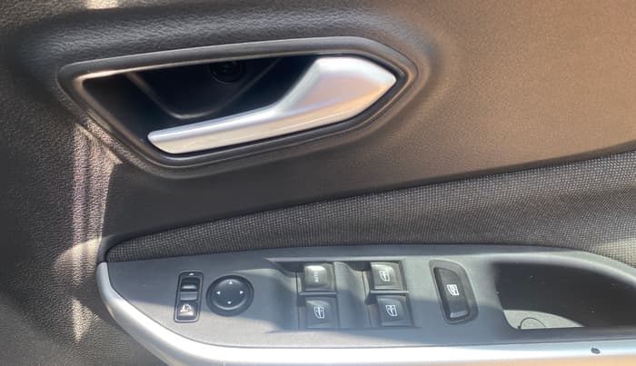 2022 Nissan MAGNITE XV PREMIUM TURBO (O) CVT, Petrol, Automatic, 91,247 km, Driver Side Door Panels Control