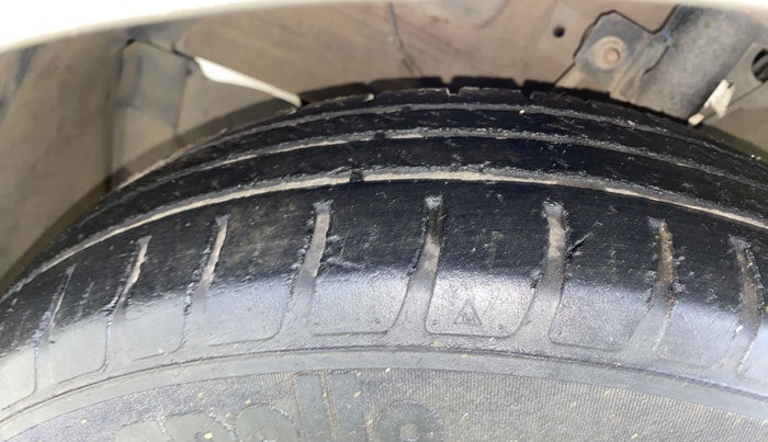 2019 Maruti Swift VXI AMT, Petrol, Automatic, 57,492 km, Left Front Tyre Tread