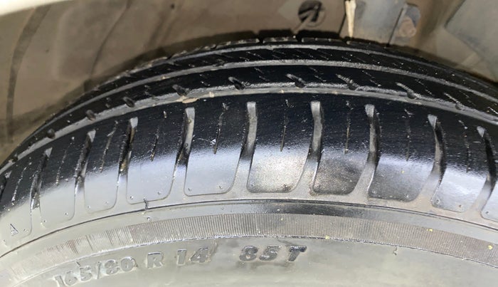 2019 Maruti Swift VXI AMT, Petrol, Automatic, 57,492 km, Right Front Tyre Tread