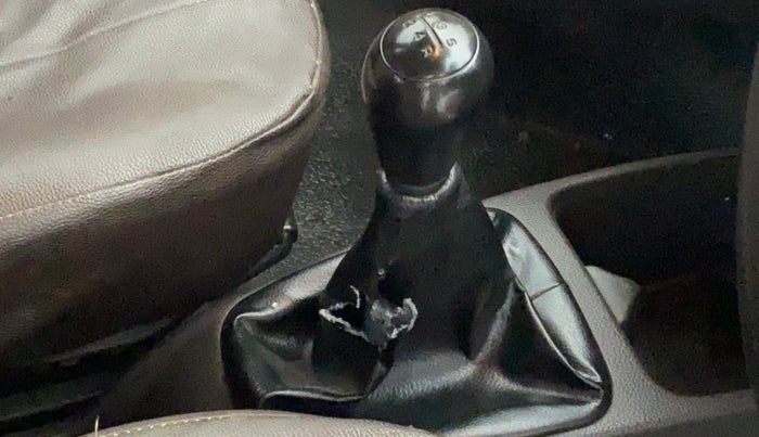 2013 Hyundai Eon ERA +, Petrol, Manual, 55,850 km, Gear lever - Boot cover slightly torn