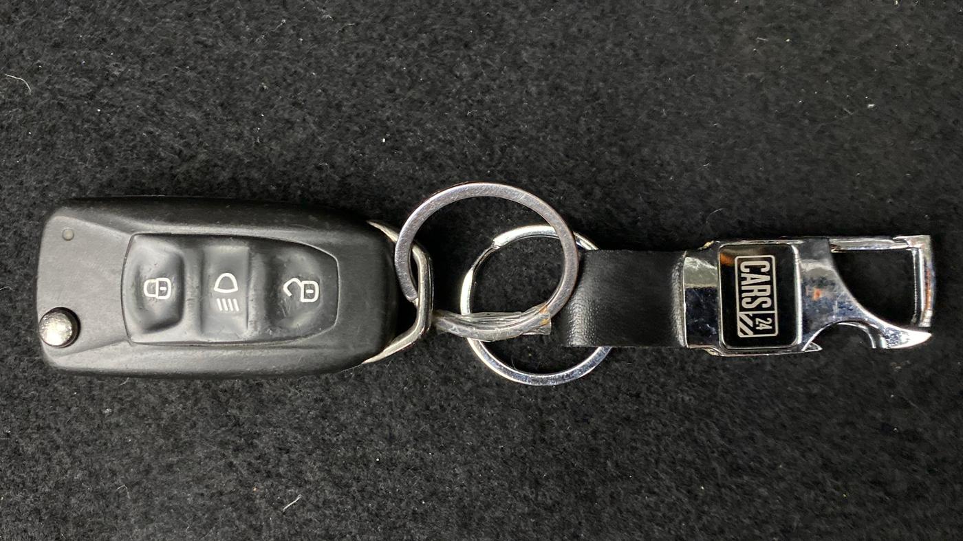 2019 Tata Tiago XZ+ 1.2 Revotron, Petrol, Manual, 98,903 km, Key Close Up